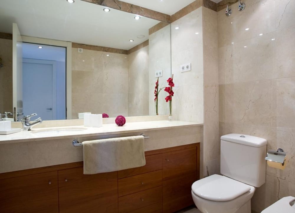 Фото Akira Flats Diagonal Mar