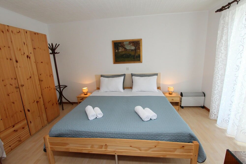 Фото Apartments Knezovic