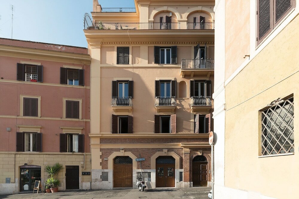 Фото отеля 1