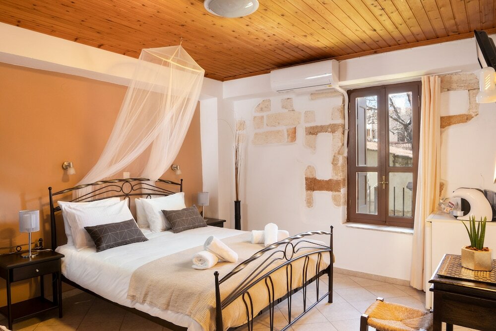 Фото Artemis Rooms Chania