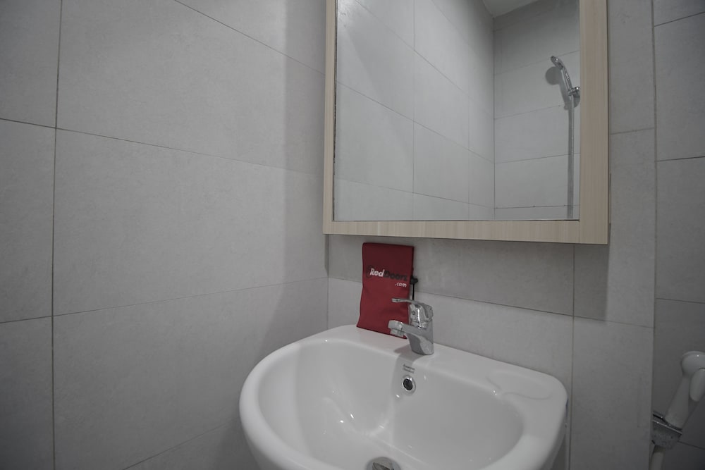 Фото RedDoorz Plus @ Catania Lrt Cinde Palembang