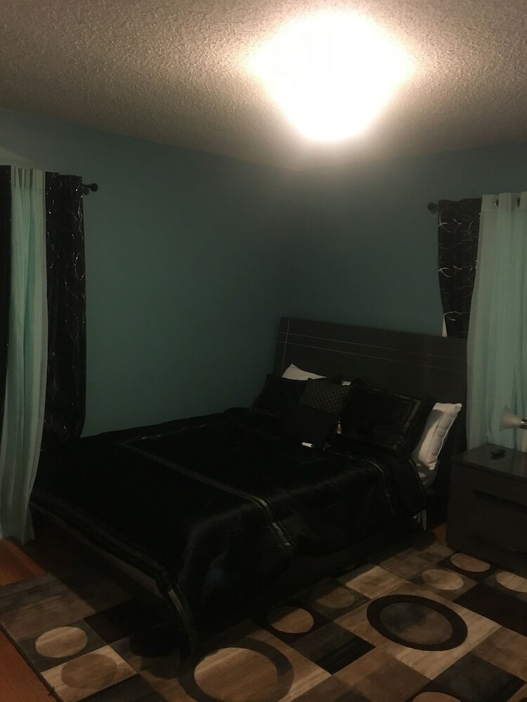 Фото Upscaled Home in a Quiet Neighborhood