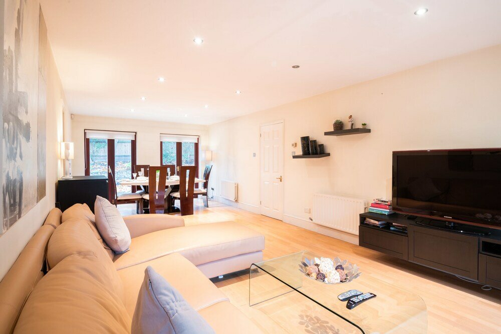 Фото Charming Wimbledon Park Home close to Putney Heath