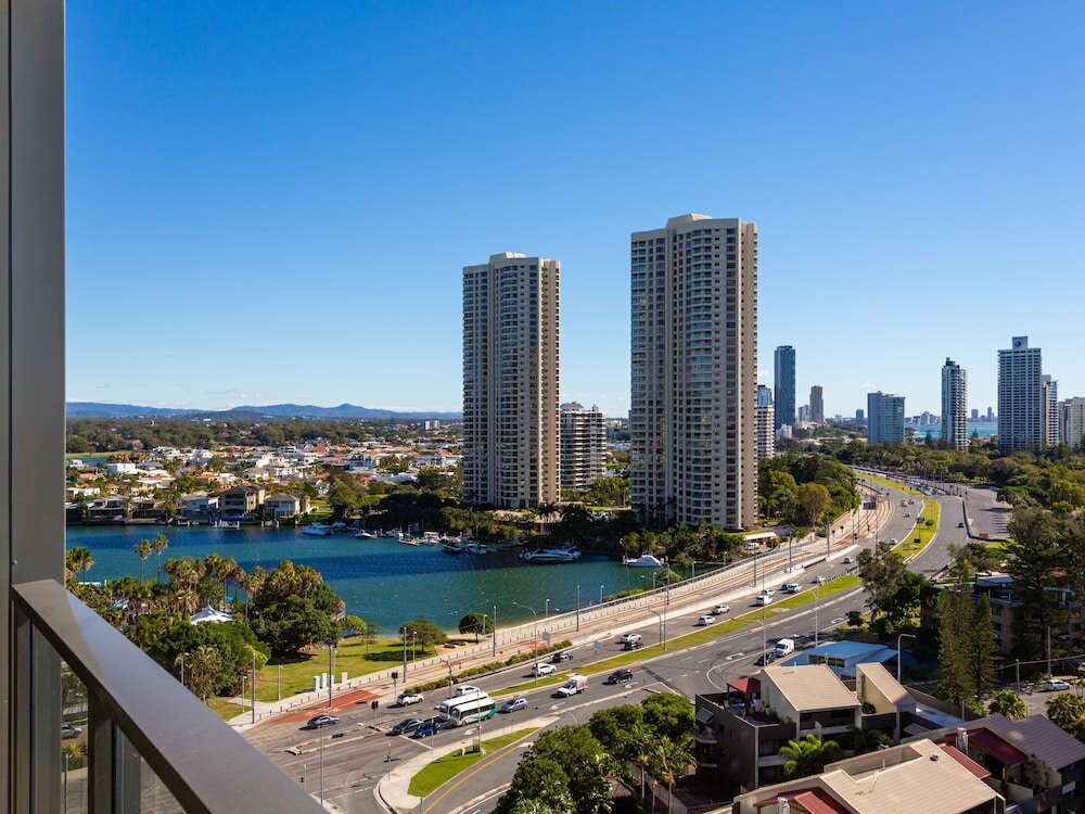 Фото Serain Residences On Surfers Private Apartments