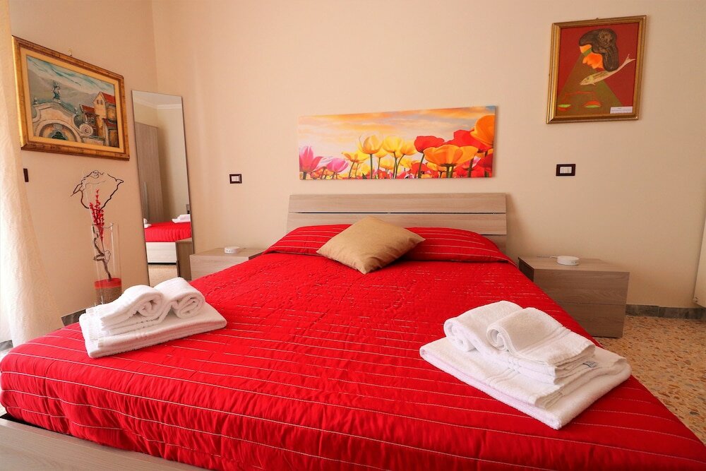 Фото Painter House