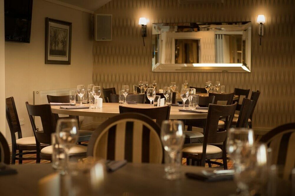 Фото The White Swan