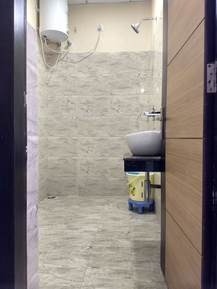 Фото Hotel Reyansh