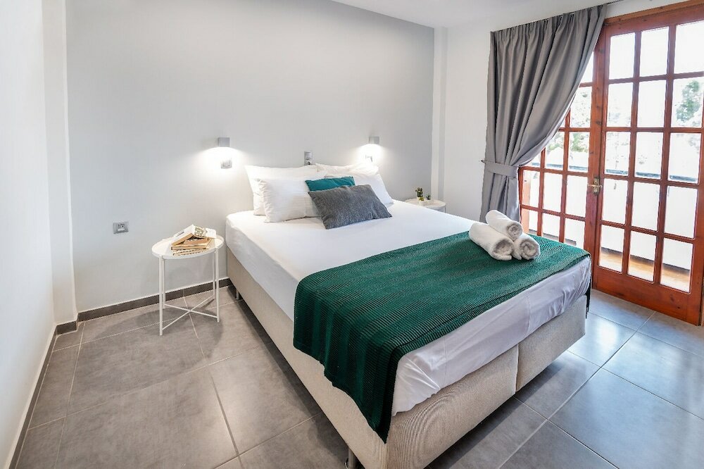 Фото Jonathan City Apartments