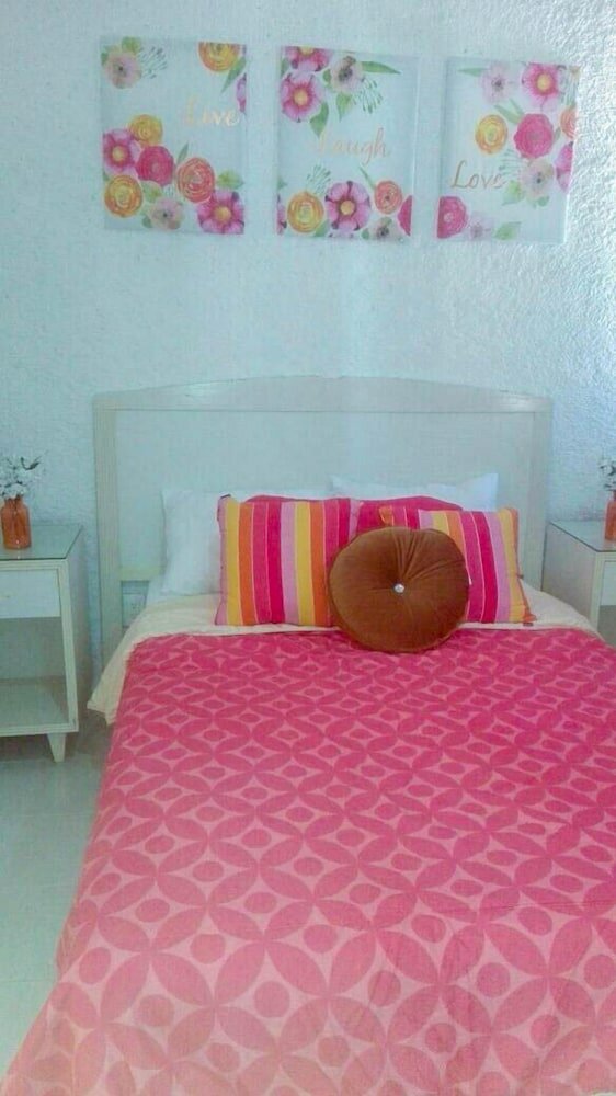 Фото Pok-Ta-Pok Guest House