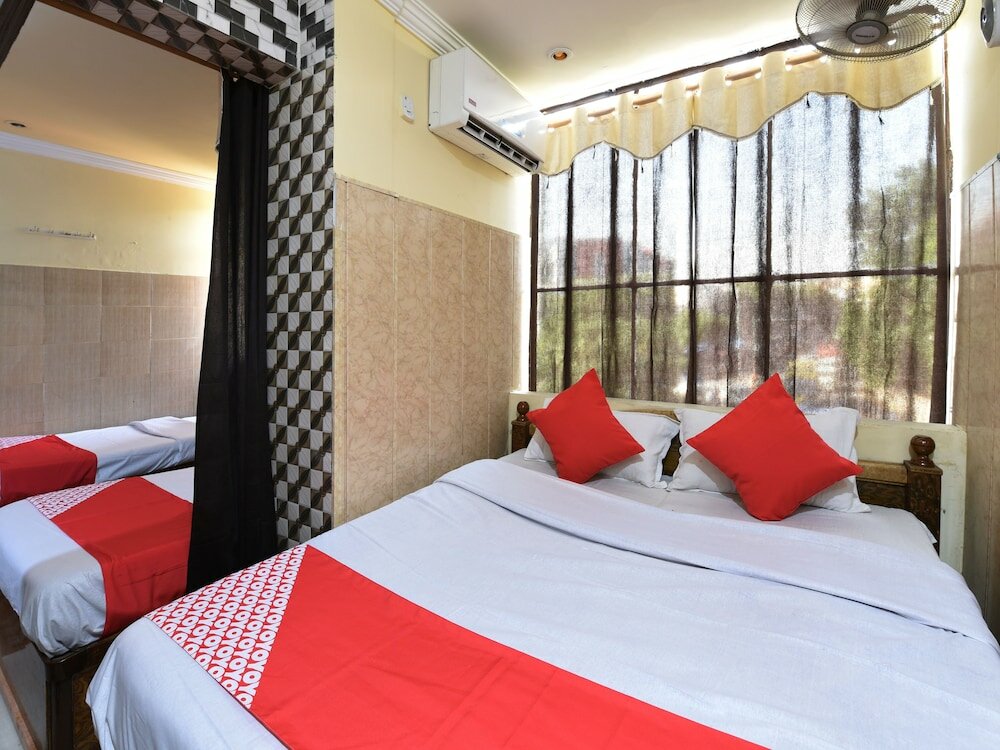 Фото Oyo 19541 Hotel Jammu Palace