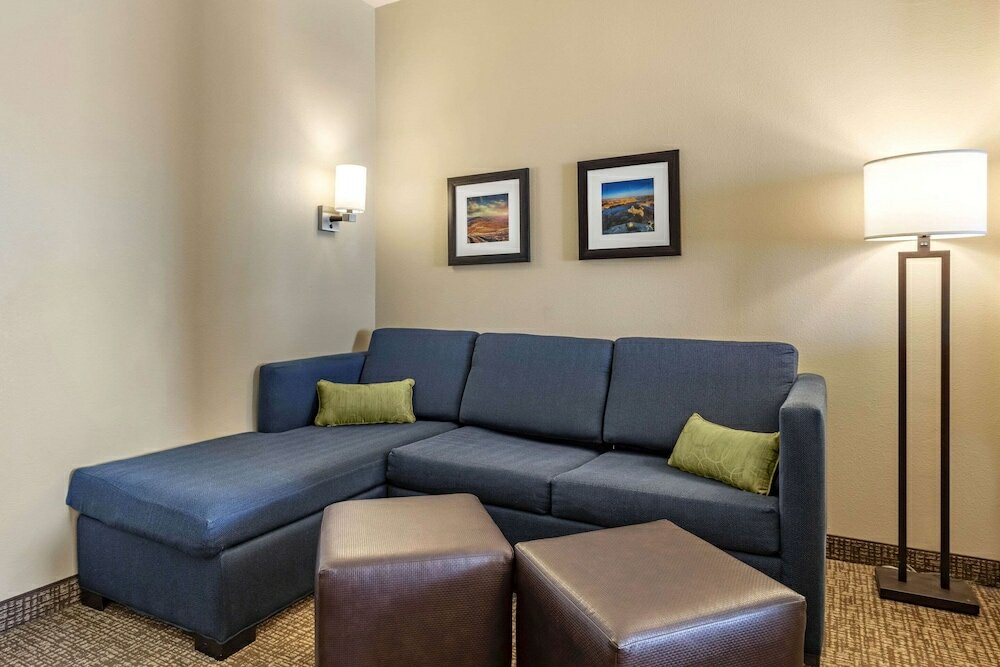 Фото Comfort Inn & Suites