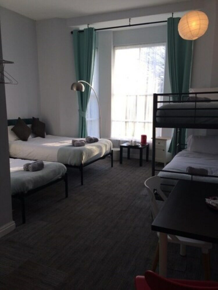 Фото Queens Guesthouse Manchester