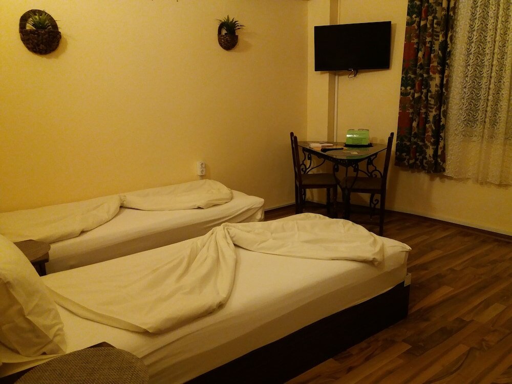 Фото The English Guest-House