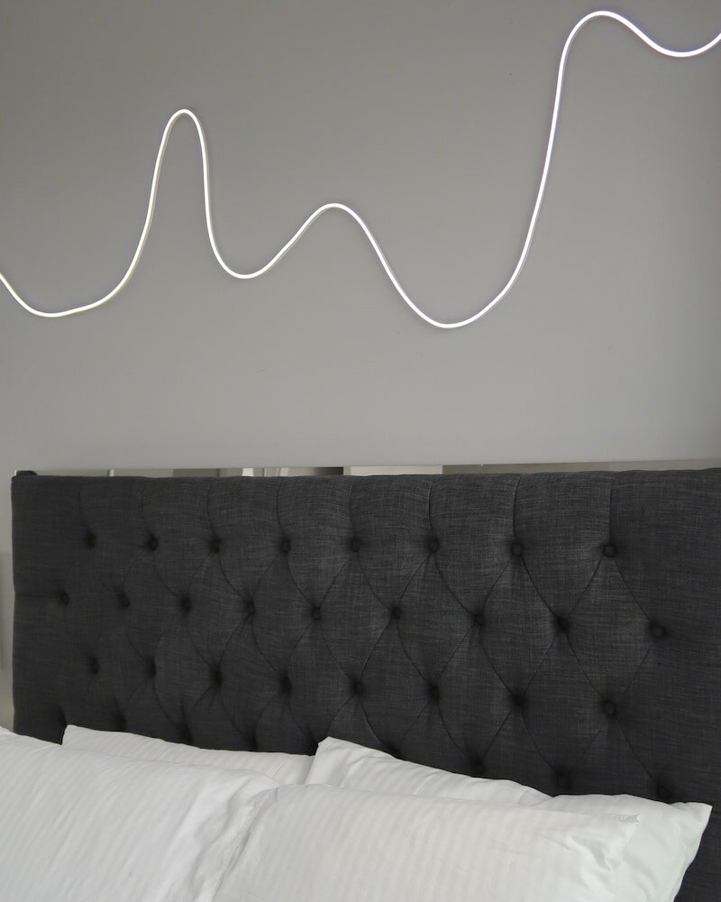 Фото Simply Comfort Gorgeous Apartments in the Heart of Toronto