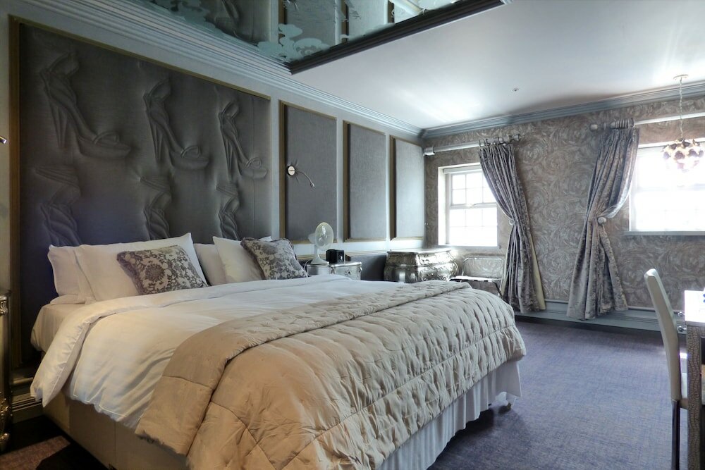 Фото Me and Mrs. Jones