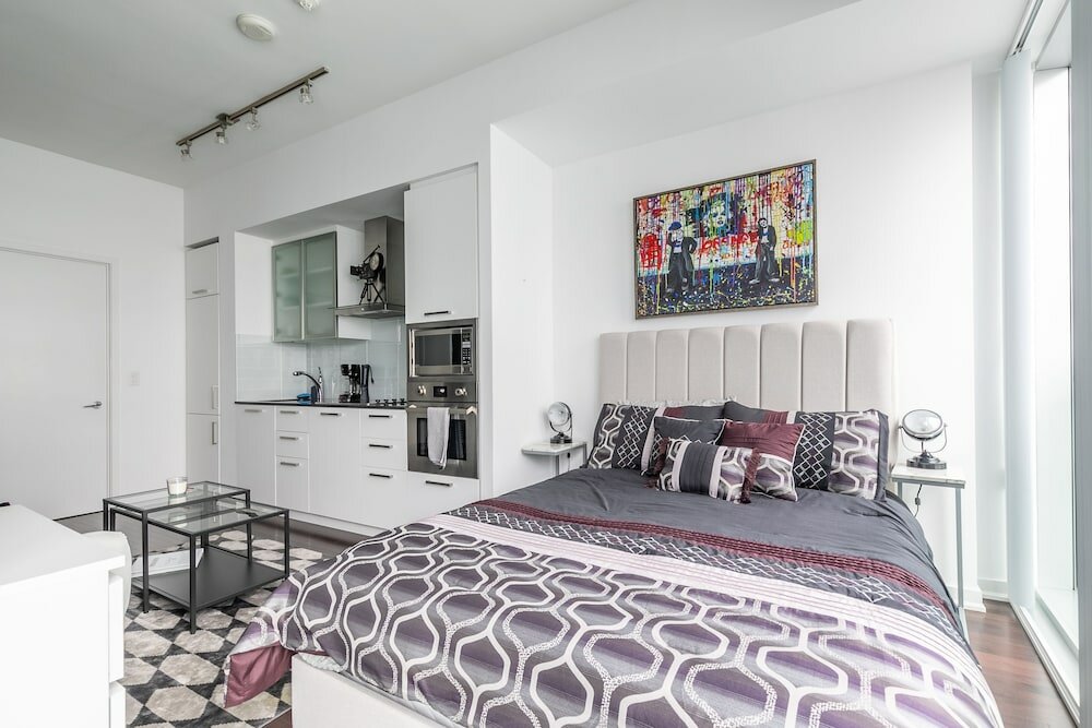 Фото Simply Comfort Gorgeous Apartments in the Heart of Toronto