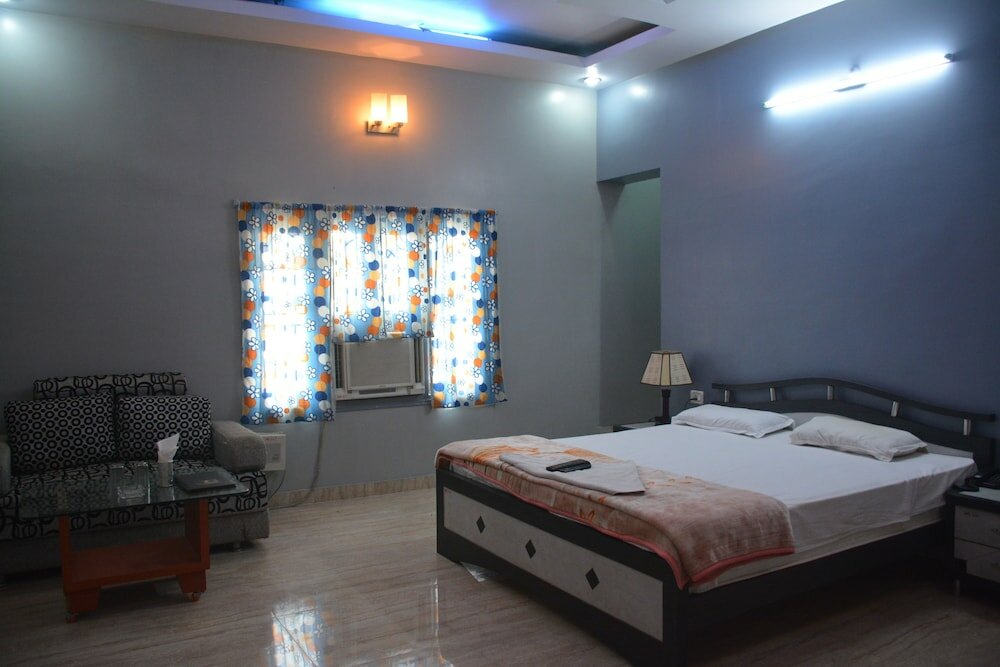 Фото Hotel Naveen Residency
