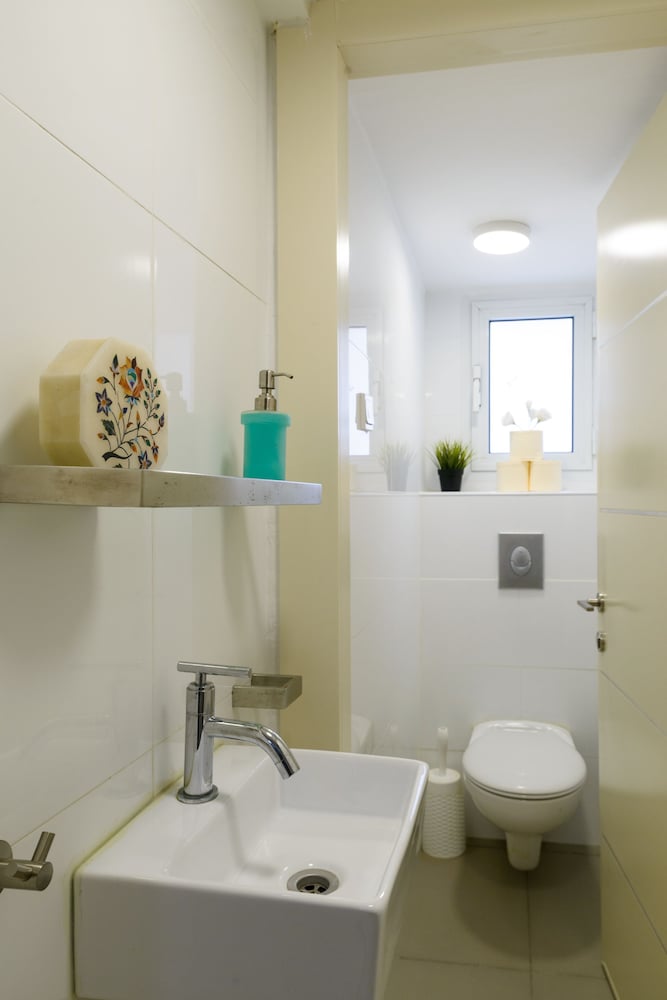 Фото Penthouse & Terrace near Hilton by FeelHome