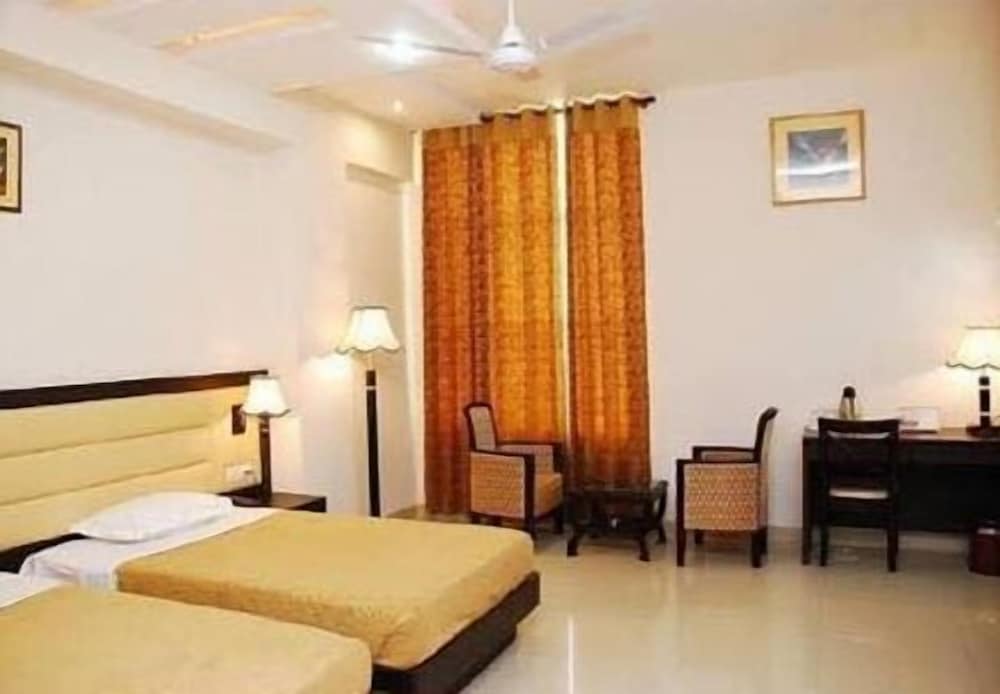 Фото отеля 2