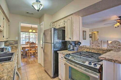 Гостиница Spacious Ranch Home in Historic Waxahachie! в Уаксахачи