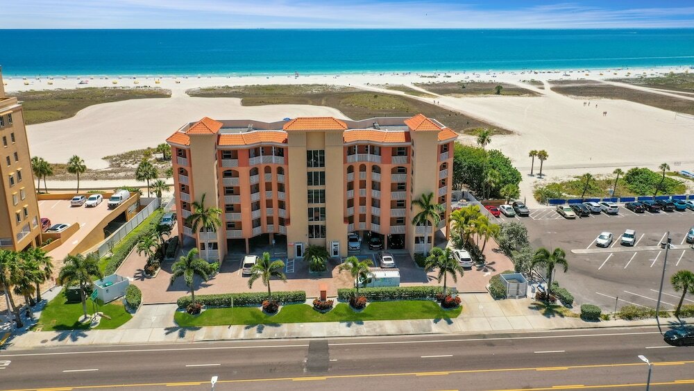 Фото Surf Beach Resort by Sunsational Beach Rentals