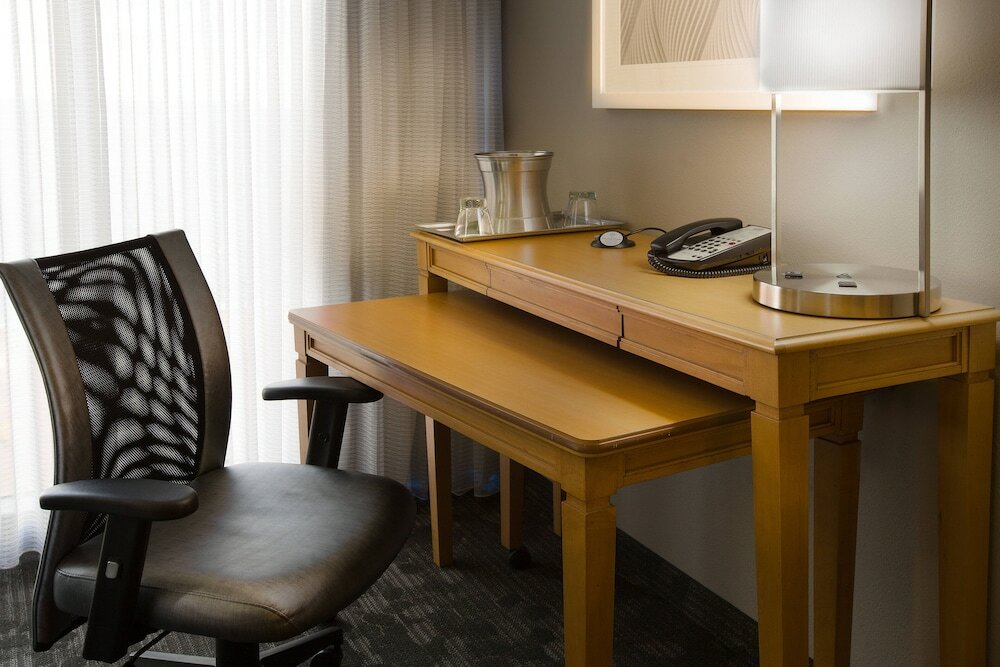 Фото Courtyard by Marriott Fort Lauderdale Beach