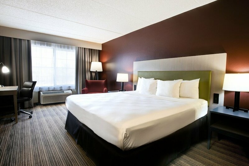 Гостиница Comfort Inn & Suites St. Paul Northeast