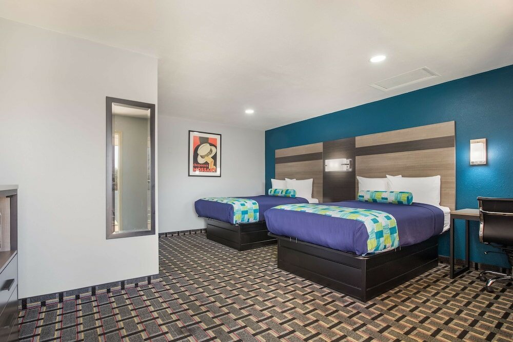 Фото Knights Inn & Suites Salem, In