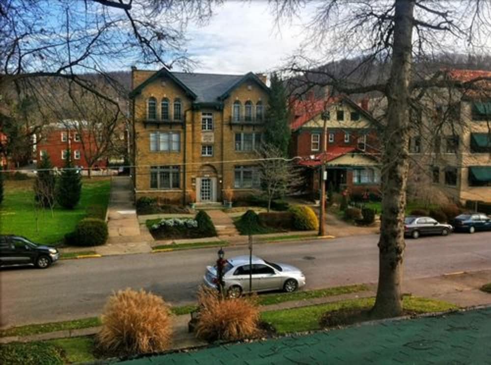 Фото Brass Pineapple Inn