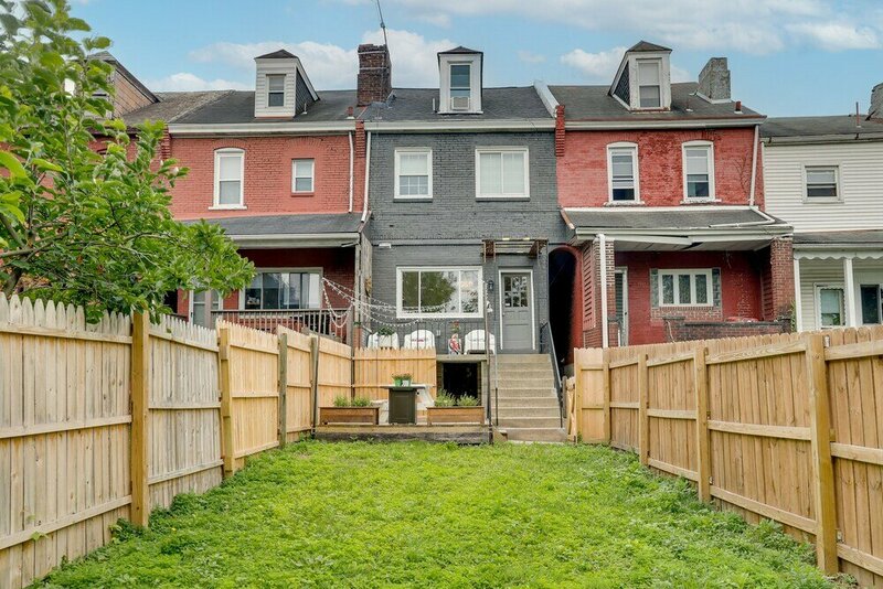 Гостиница Pittsburgh Retreat w Deck & Outdoor Dining! в Питтсбурге