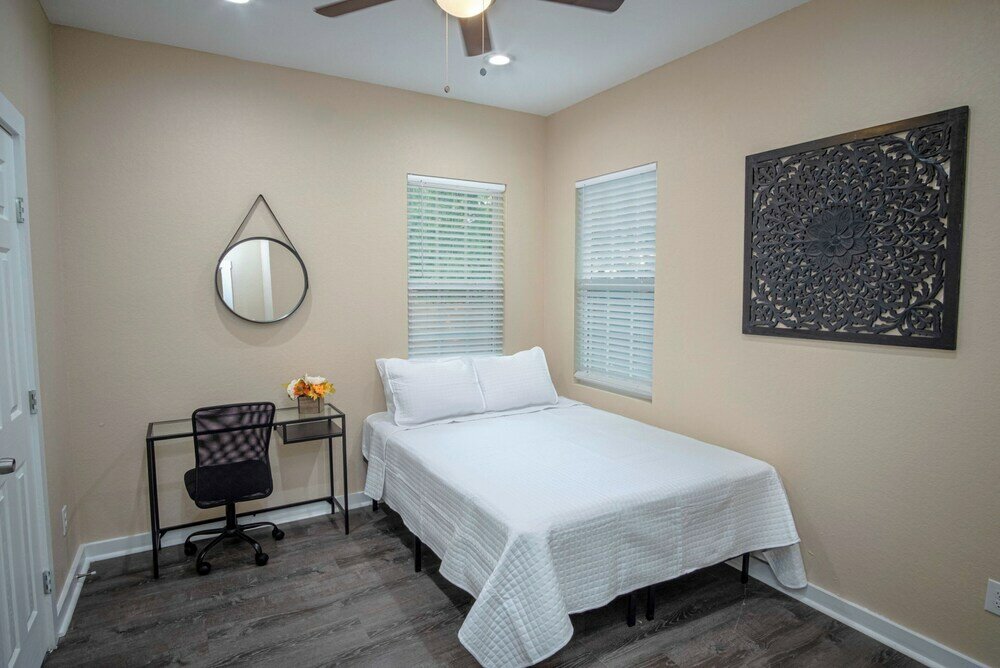 Фото 3br/2ba Remodeled House Near Downtown