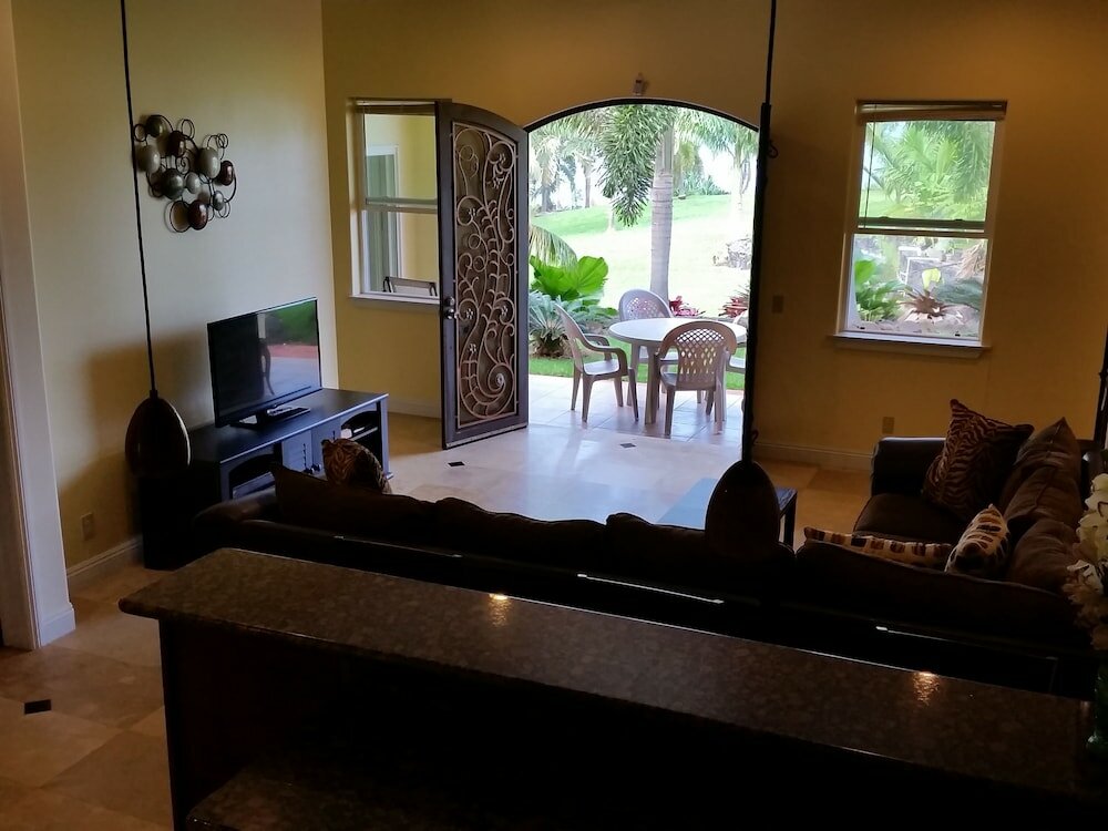 Фото Oceanfront Vacation Rental