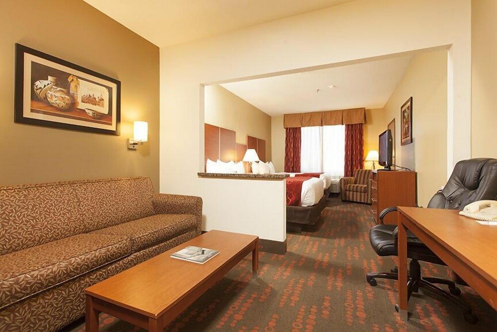 Фото Holiday Inn Express And Suites Santa Fe, an Ihg Hotel