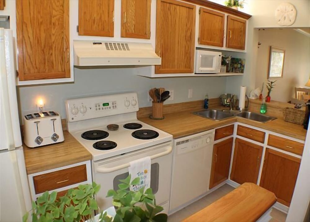 Фото Sleeps 6, Ocean View Condo, 4 Heated Pools - Summerhouse 232