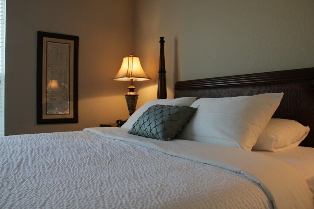 Фото Island Breeze Lake View 3 Bedroom Condo by Redawning