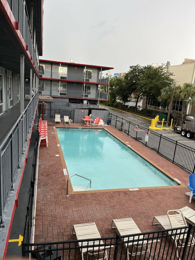 Фото Travelodge by Wyndham Orlando Heart of International Drive