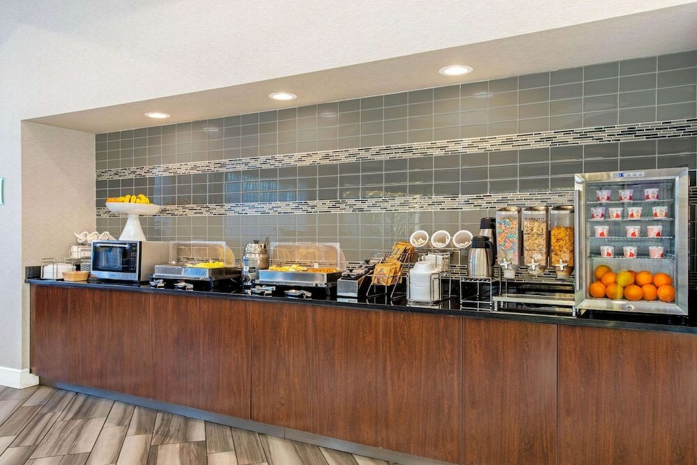 Фото La Quinta Inn & Suites by Wyndham Orlando Airport North