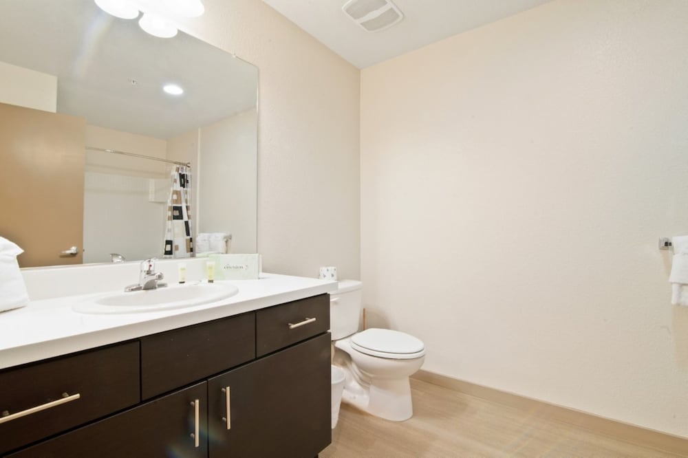 Фото Global Luxury Suites Austin Downtown