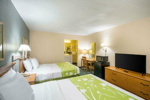 Гостиница Rodeway Inn & Suites