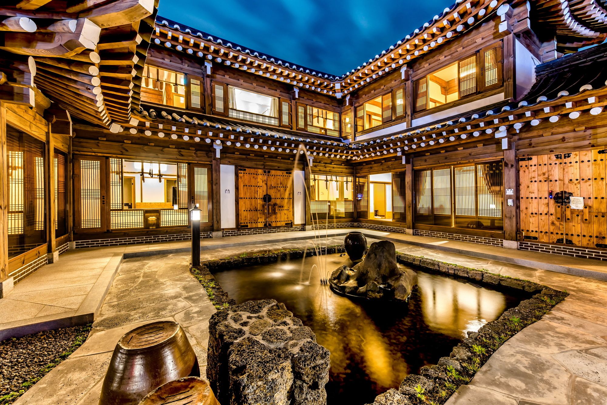 Фото Jeju Hanok Hotel Hallagung
