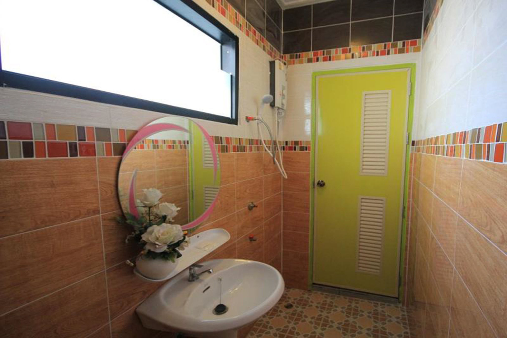 Фото Home Place Hotel