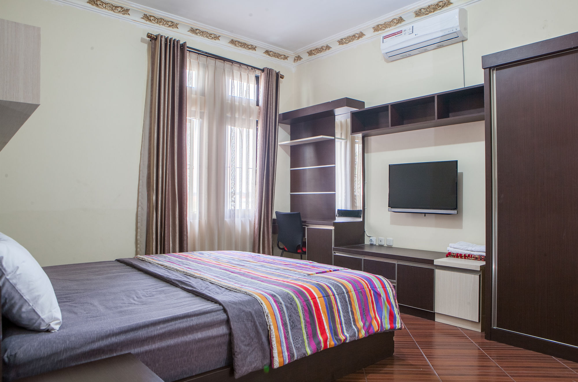 Фото RedDoorz Plus near Isola Upi