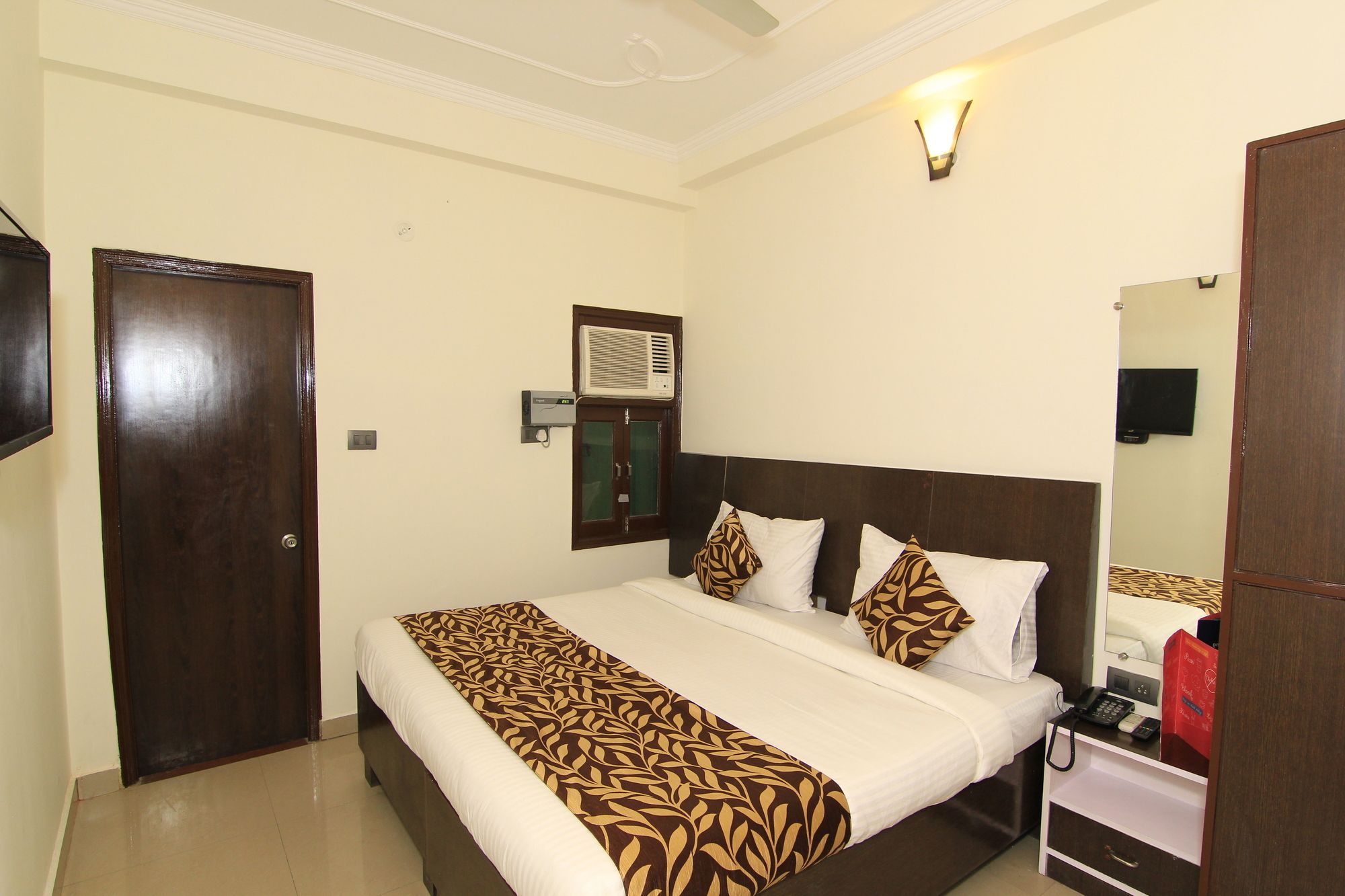 Фото Vaccinated Staff- Oyo Flagship 117 Assi Ghat Bhu