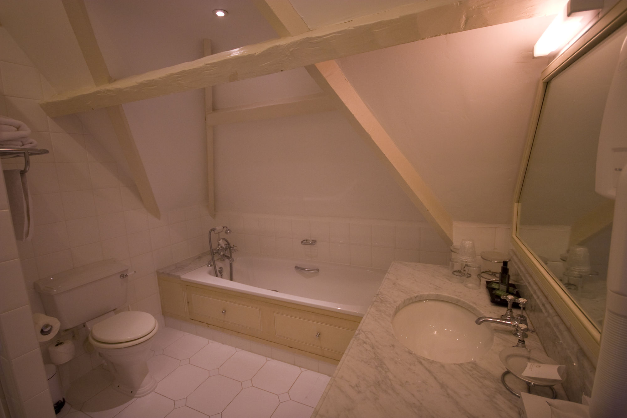Фото Cotswold Lodge Hotel