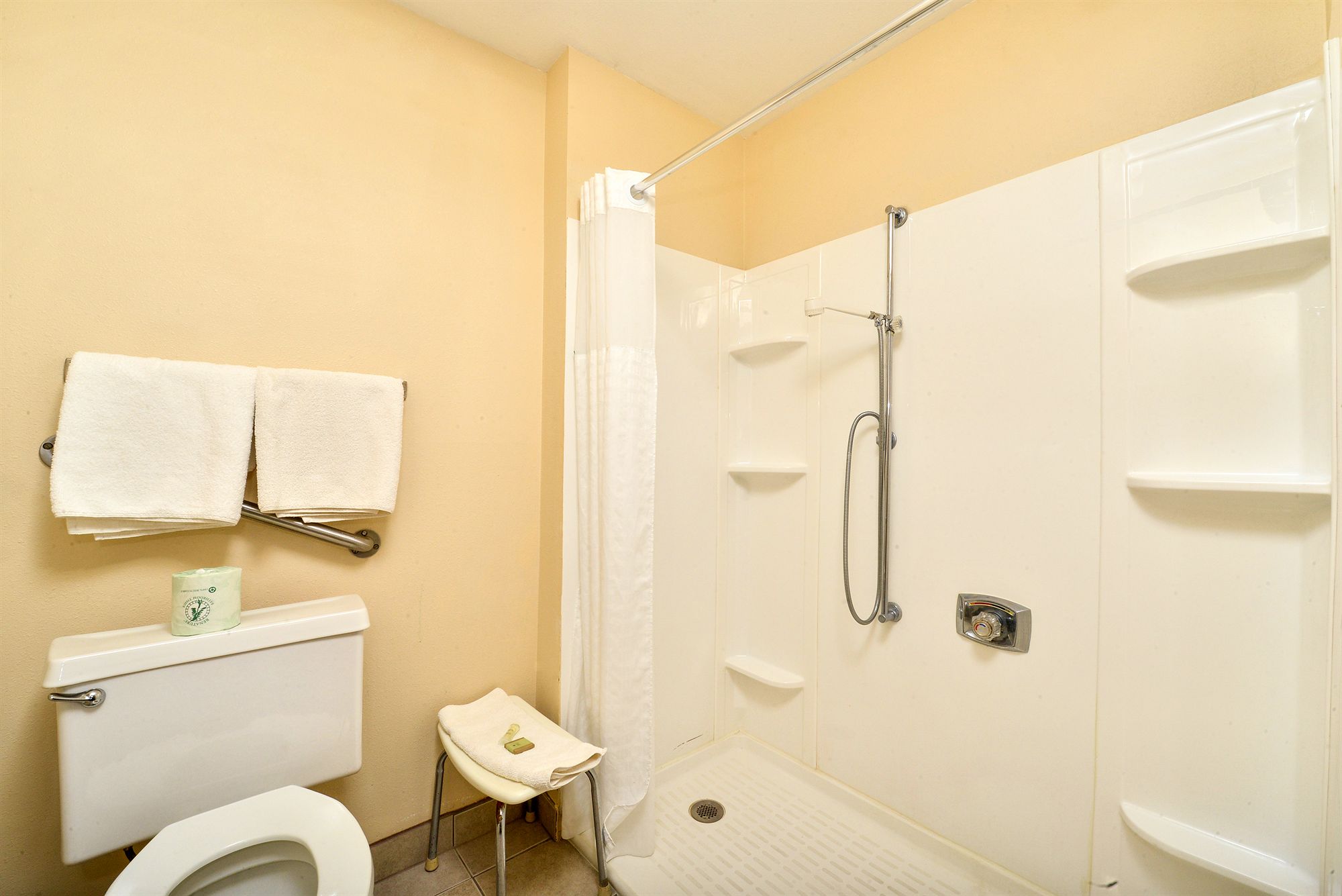 Фото Super 8 by Wyndham Rochester Mayo Clinic Area