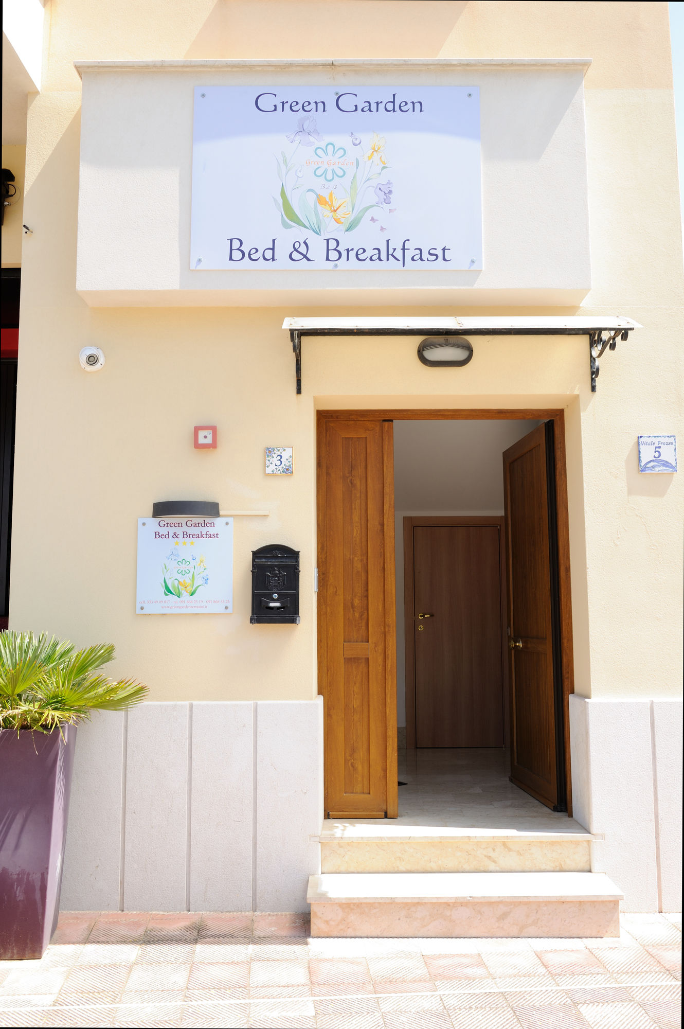 Фото Green Garden Bed & Breakfast