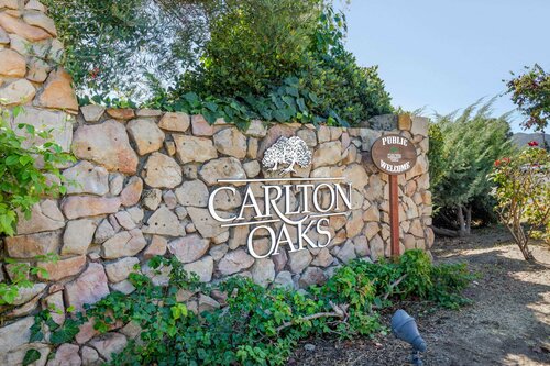 Гостиница Carlton Oaks Lodge, Ascend Hotel Collection