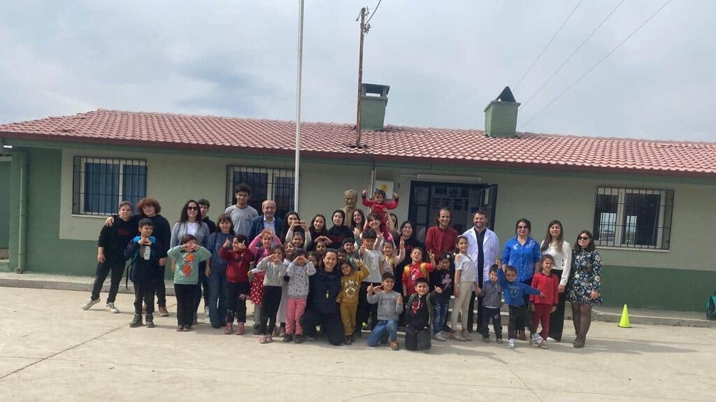 Primary school Yesilova Primary School, Bayindir, photo