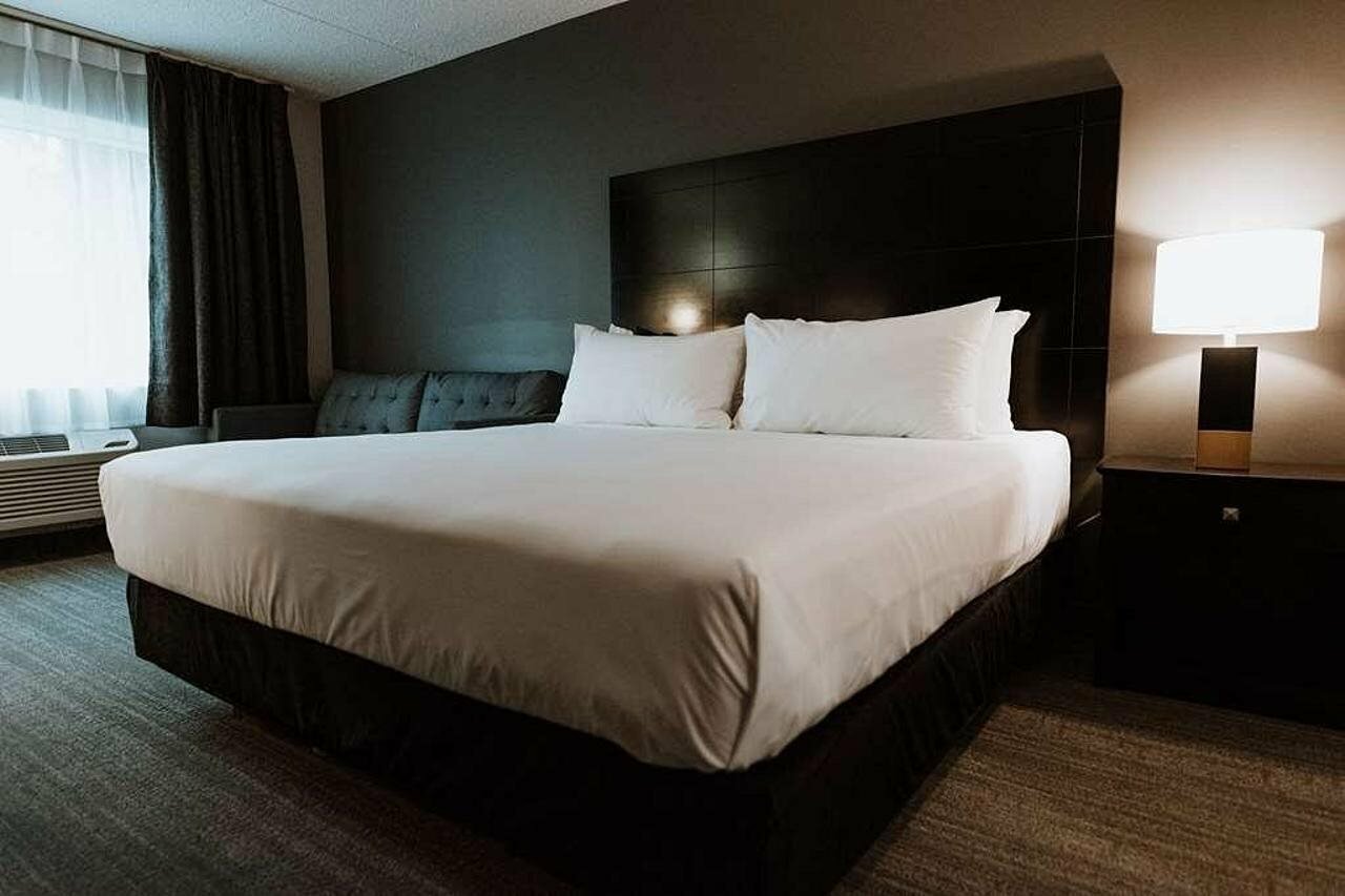 Фото Nisku Inn And Conference Centre