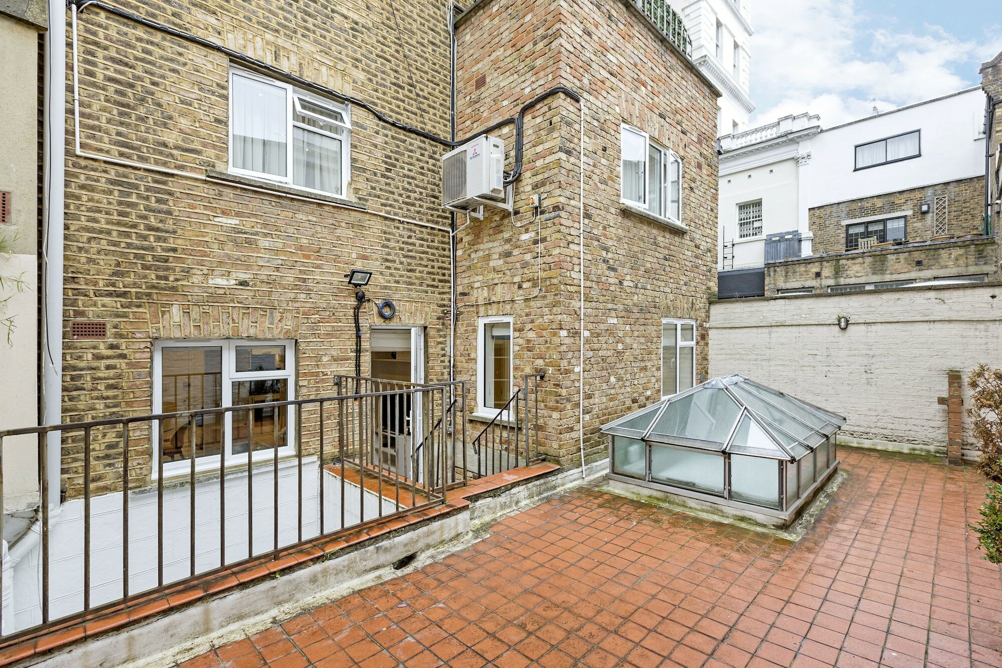 Фото Queensgate Court